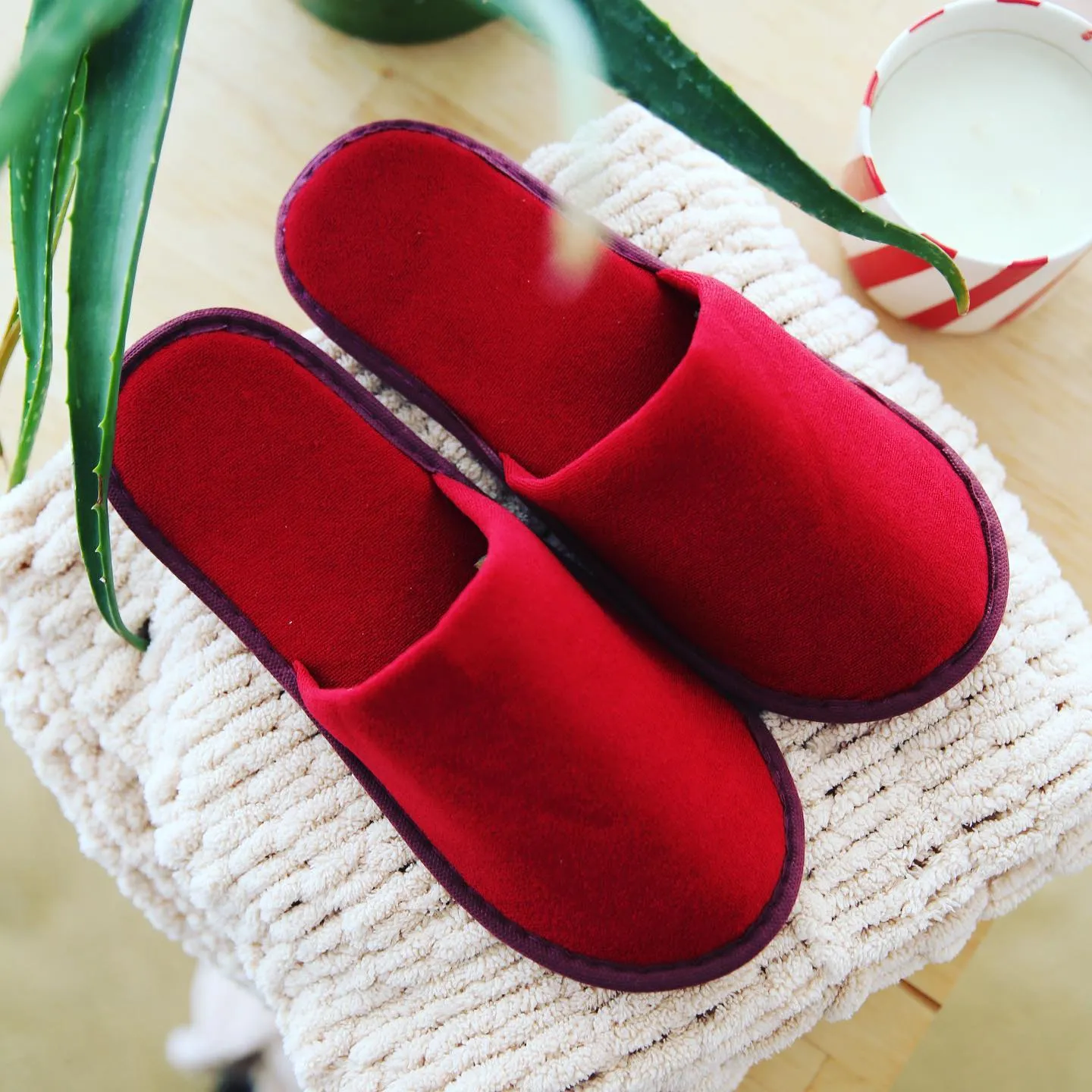 Chochili Black 10 Pairs Fabric Packed Terry Cotton Disposable Hotel Slippers for Airbnb Spa Wedding Guests Adult Men Women Size 10-11