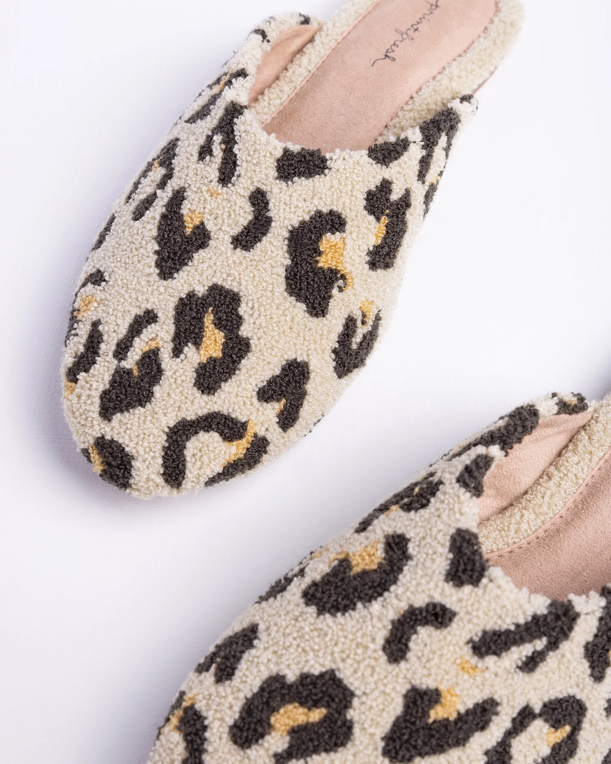 Lounging Leopard - Tufted Slippers - Sand