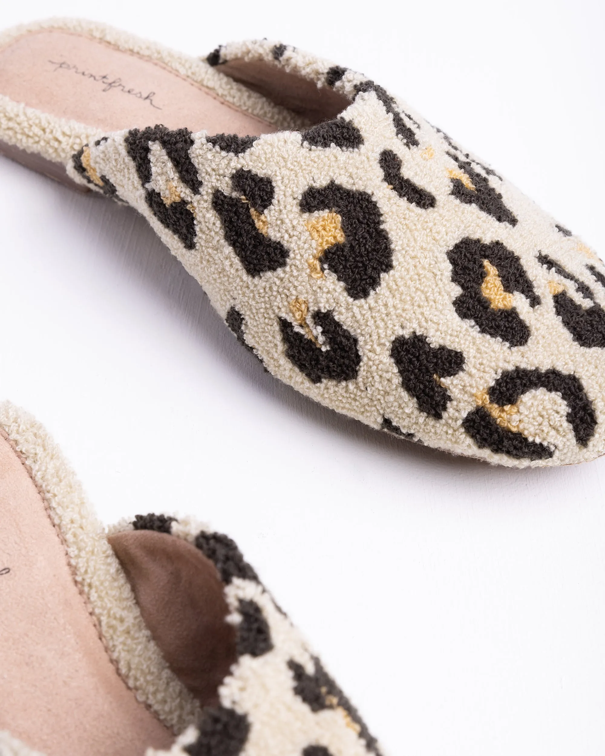 Lounging Leopard - Tufted Slippers - Sand