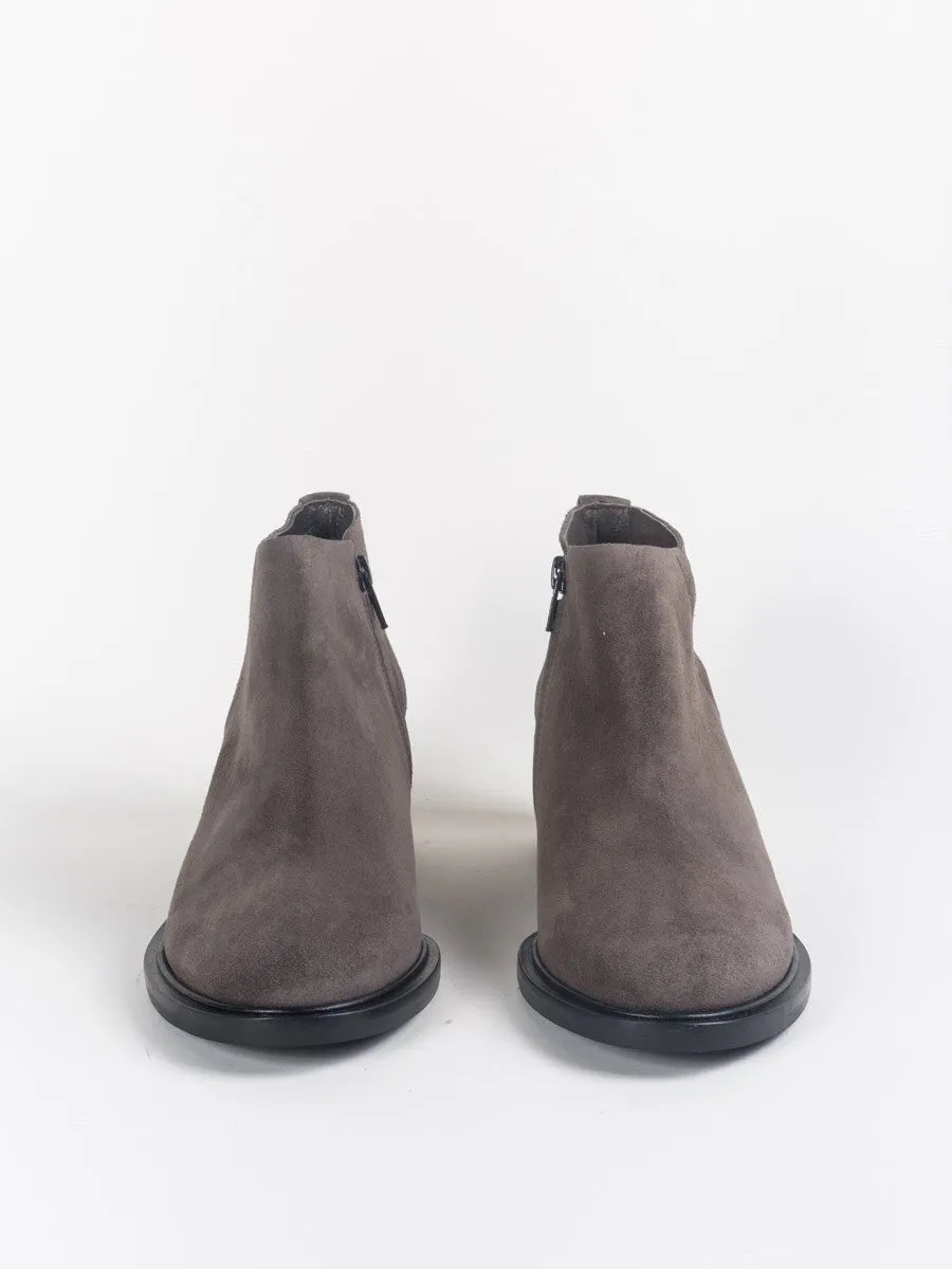 mickey boot