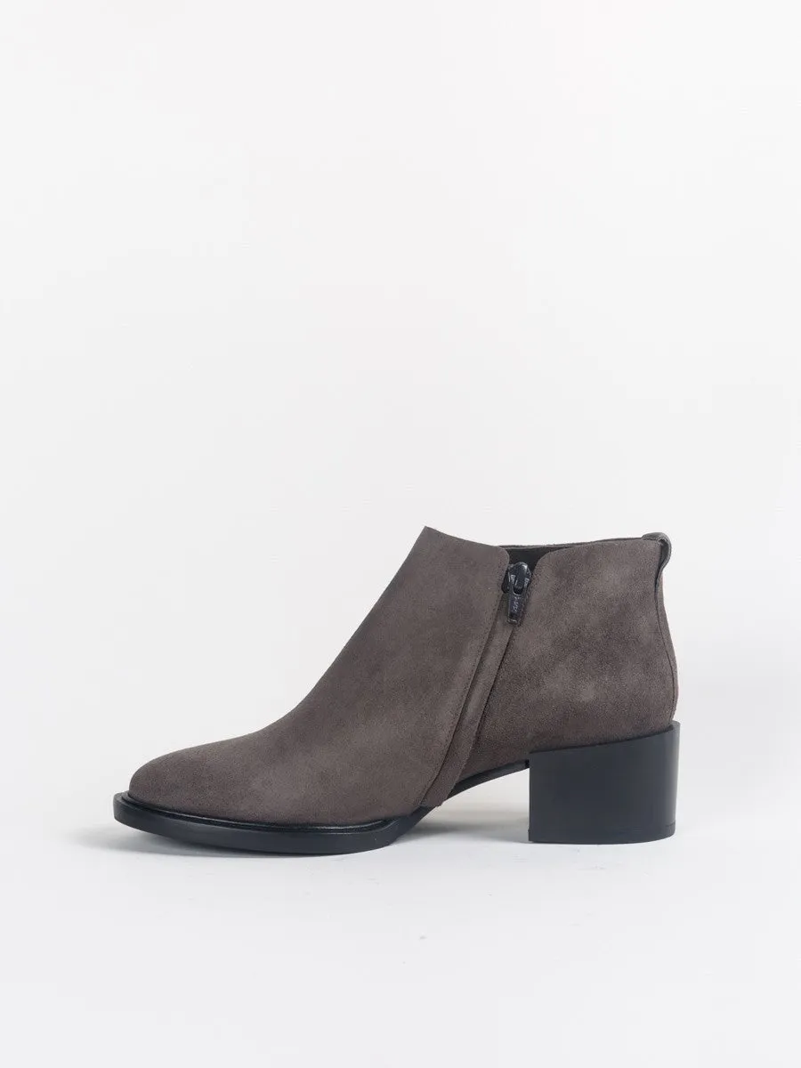 mickey boot