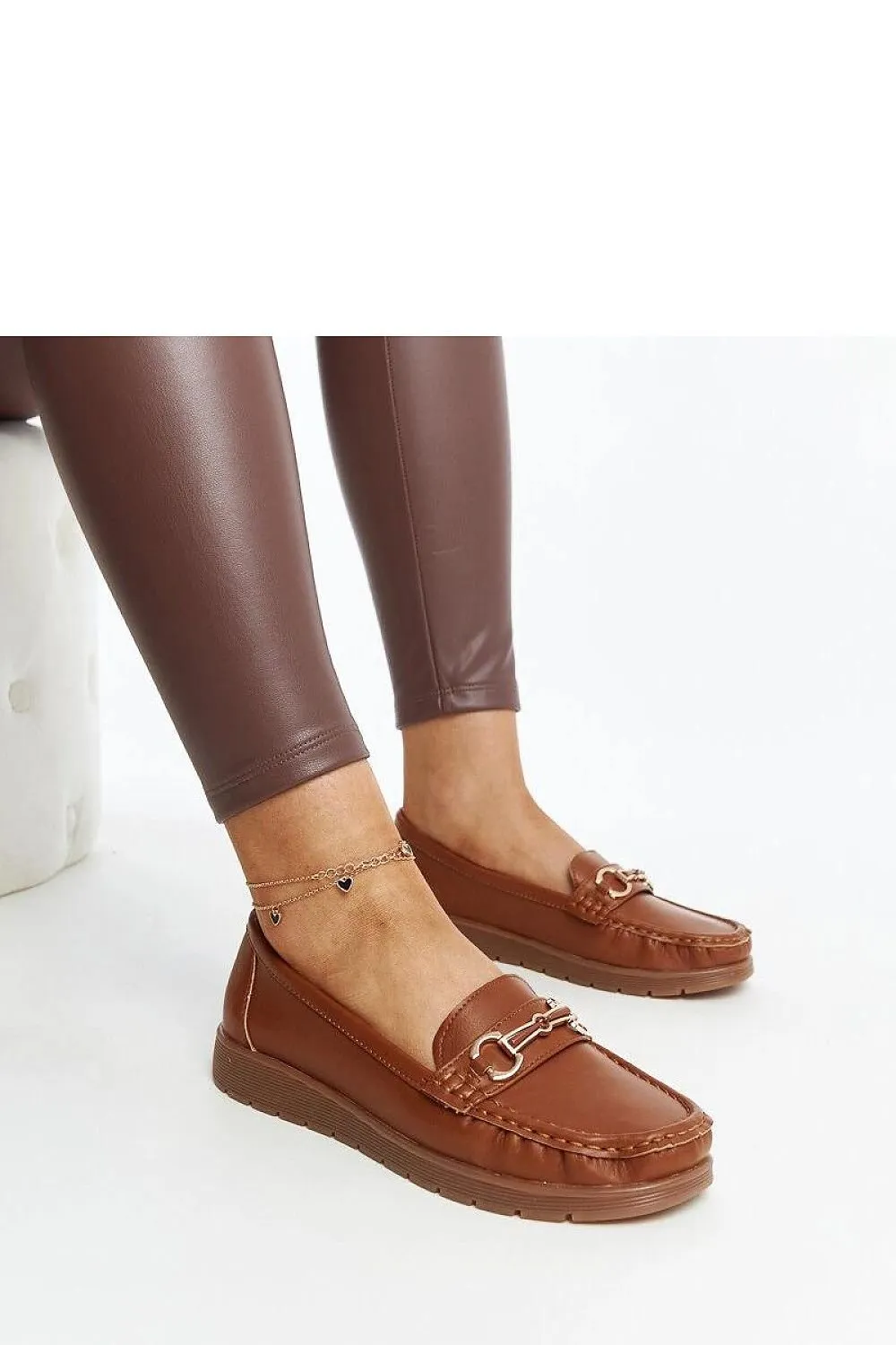 Round toe slip-on black loafers
